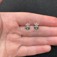 Load image into Gallery viewer, Flower studs
