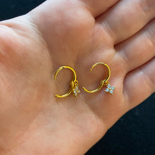 Load image into Gallery viewer, Gold flower huggie hoops
