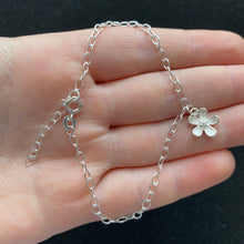 Load image into Gallery viewer, Flower bracelet
