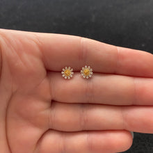 Load image into Gallery viewer, Daisy studs
