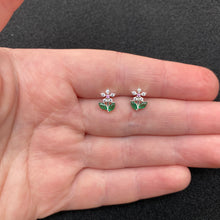 Load image into Gallery viewer, Flower studs
