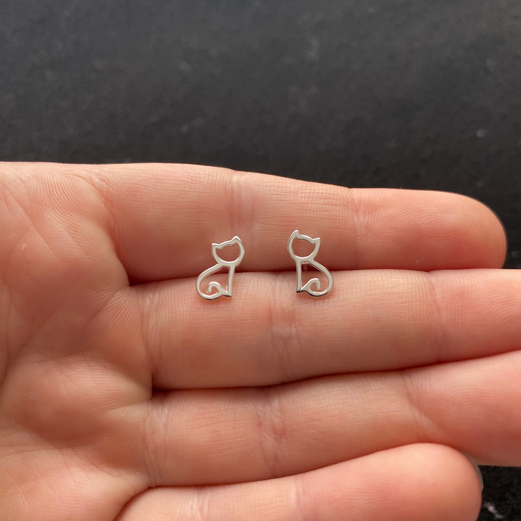 Cat studs