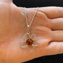Load image into Gallery viewer, Amber flower necklace
