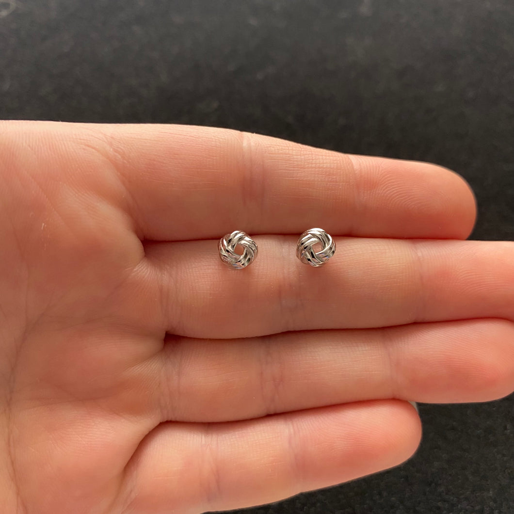 Knot stud earrings