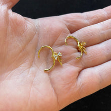 Load image into Gallery viewer, Gold bow hoops
