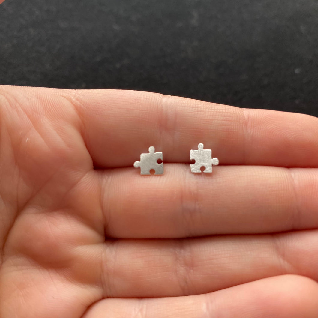 Jigsaw studs