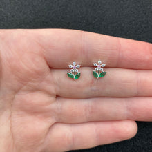 Load image into Gallery viewer, Flower studs
