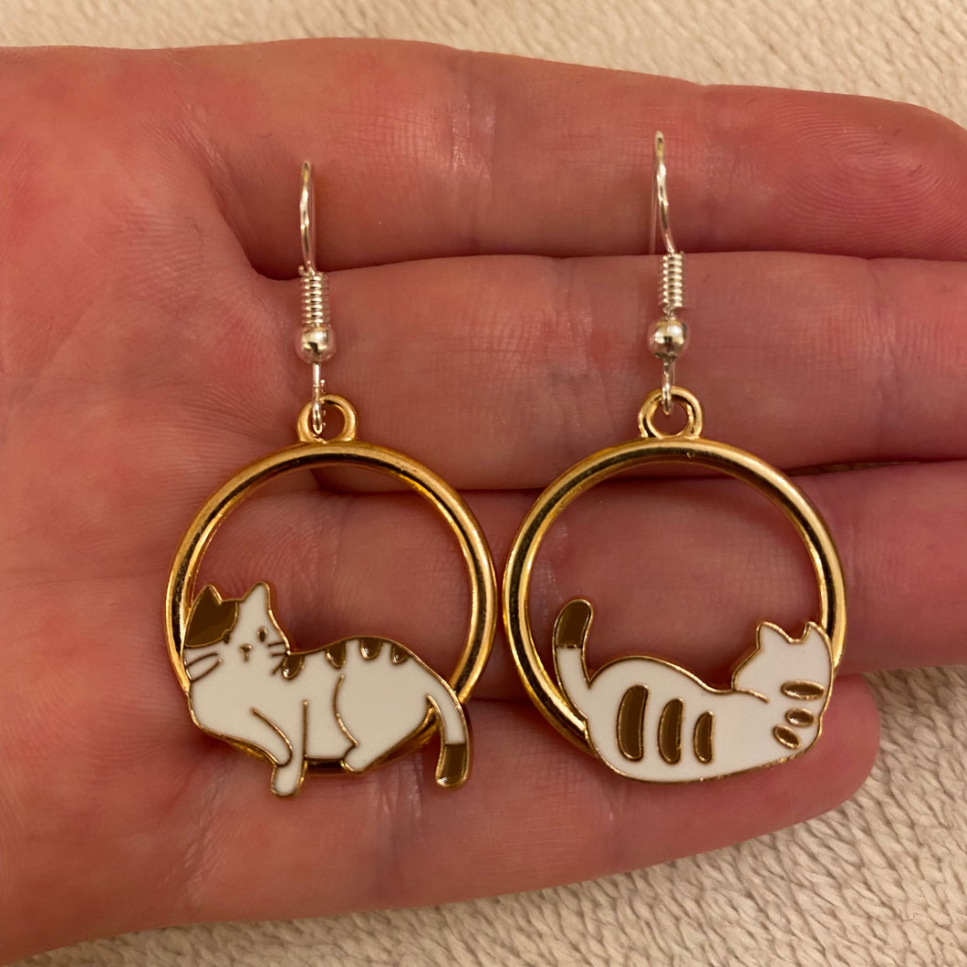 Mismatch cat earrings